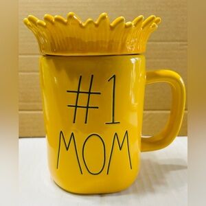 Rae Dunn mug #1 MOM with 3D sunflower lid. NEW. Yellow with black letters.